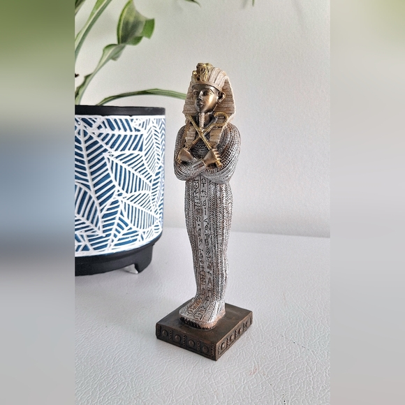 Figurine of Pharaoh Tutankhamun - Picture 8 of 11